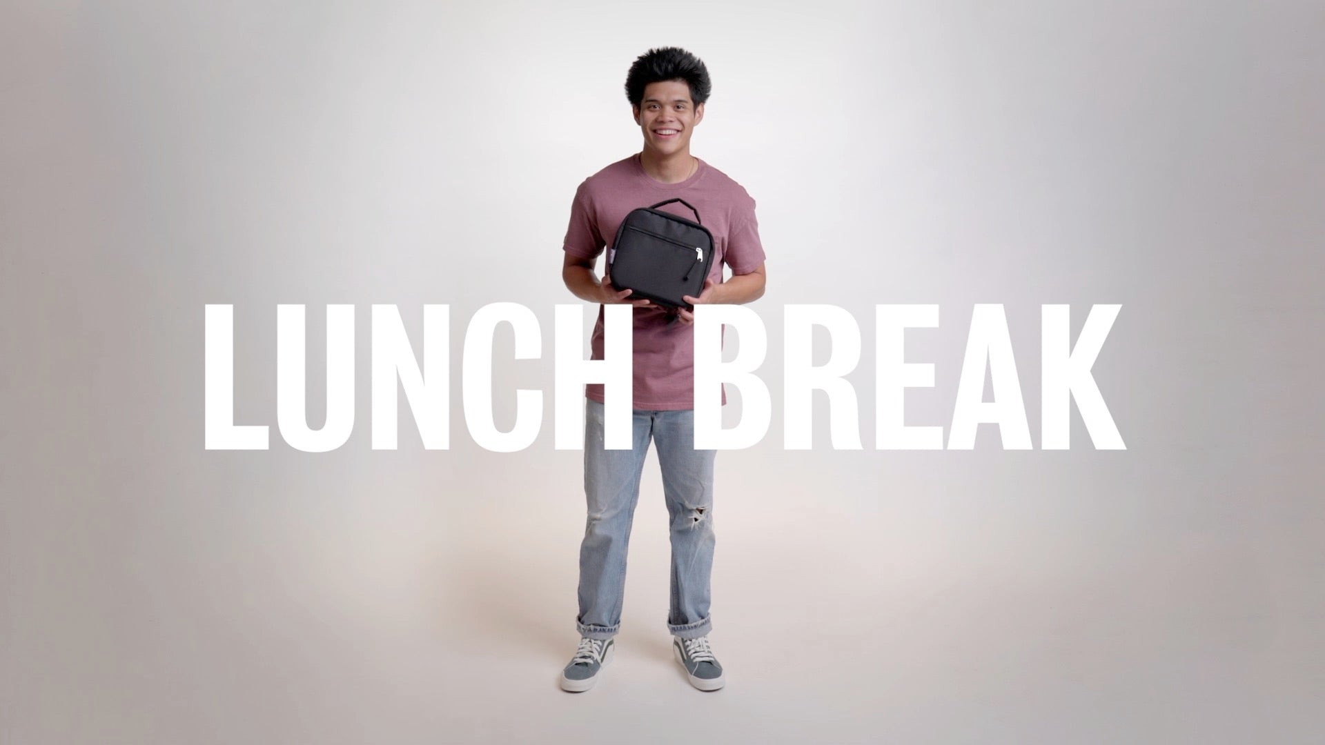 Load video: JanSport Product Video - Lunch Break